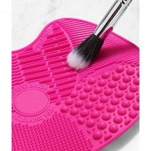 Dispozitiv de silicon pentru curatarea pensulelor de make-up